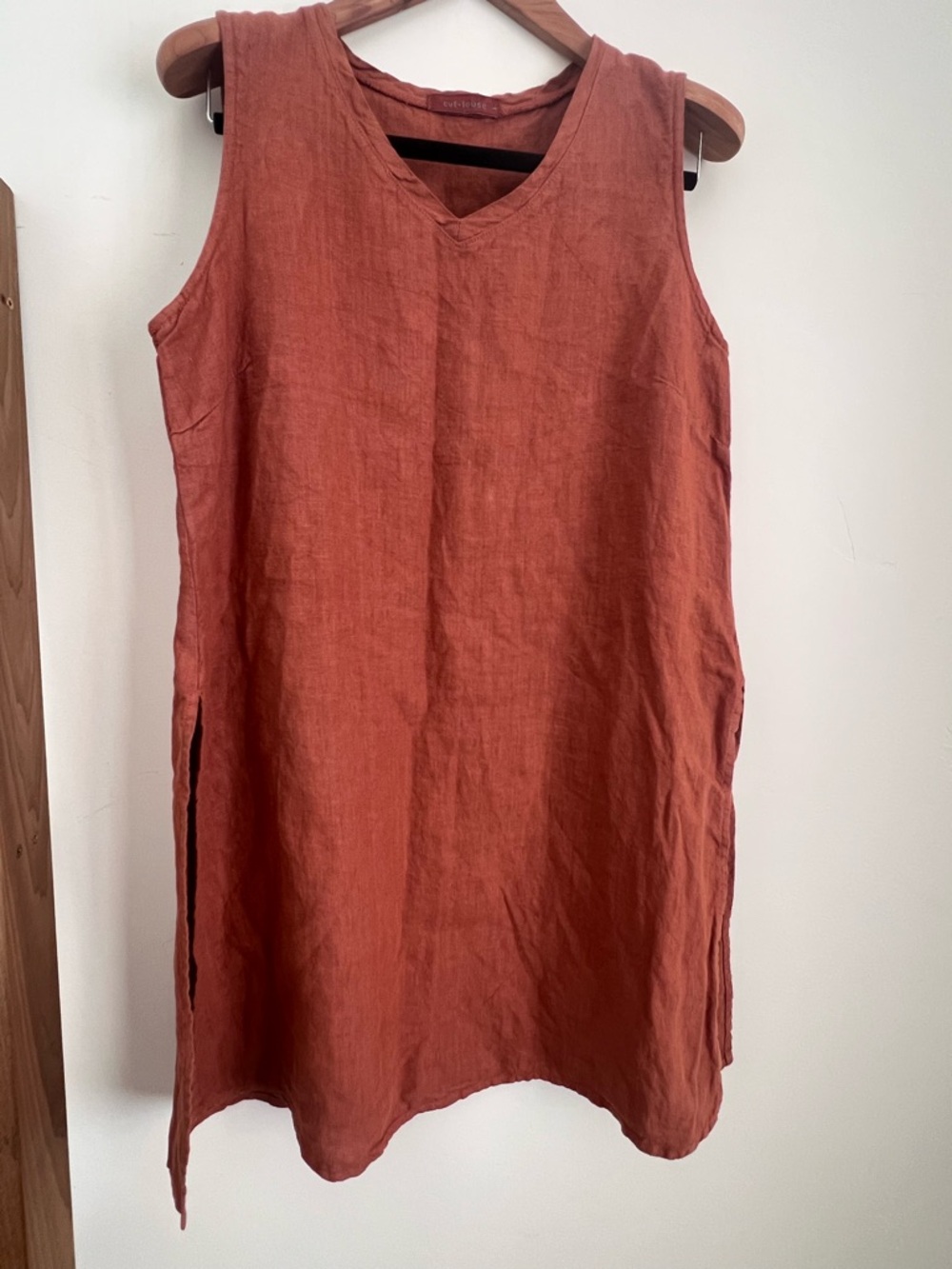 cut loose Rust-Colored Linen V-Neck Top